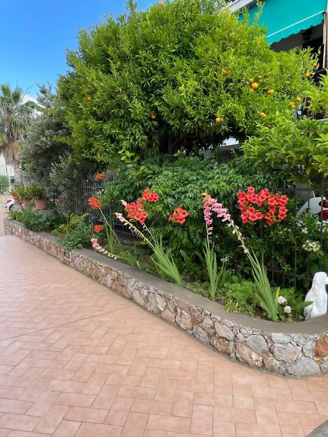 Apartment Aurora & Nicole Ideal Per Biker E Parcheggio Gratuito Pietra Ligure 0*,