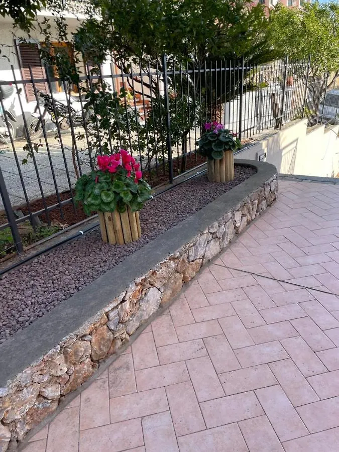 Apartment Aurora & Nicole Ideal Per Biker E Parcheggio Gratuito Pietra Ligure Italy