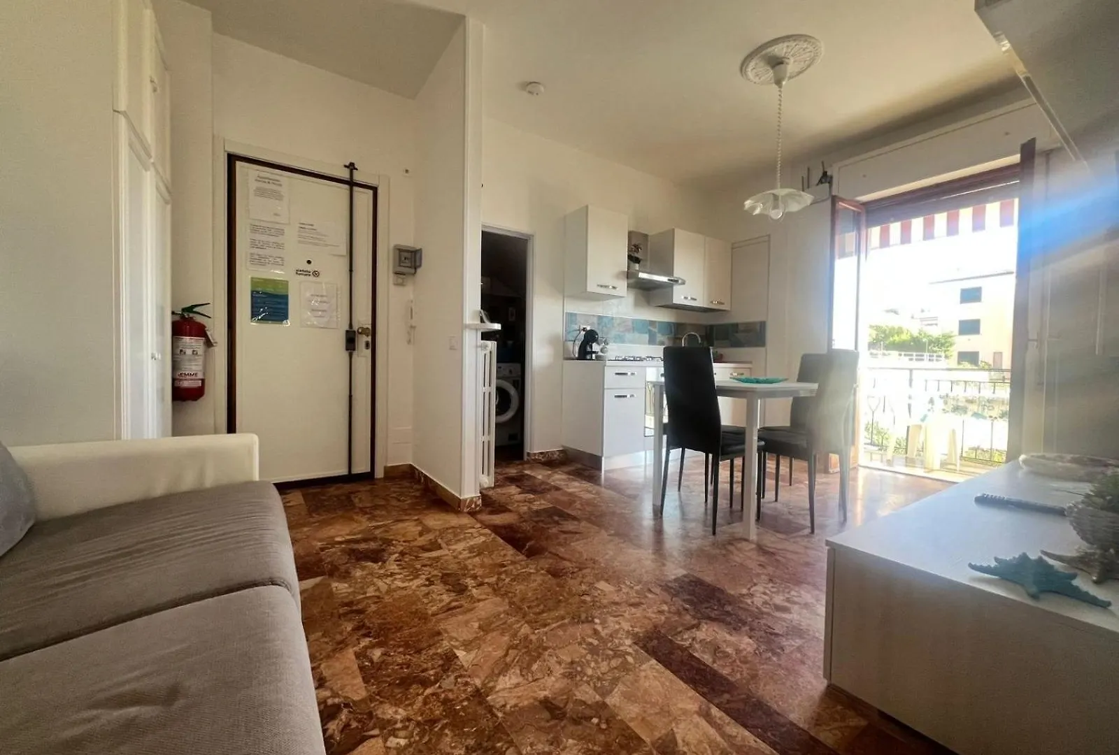 Apartment Aurora & Nicole Ideal Per Biker E Parcheggio Gratuito Pietra Ligure Italy