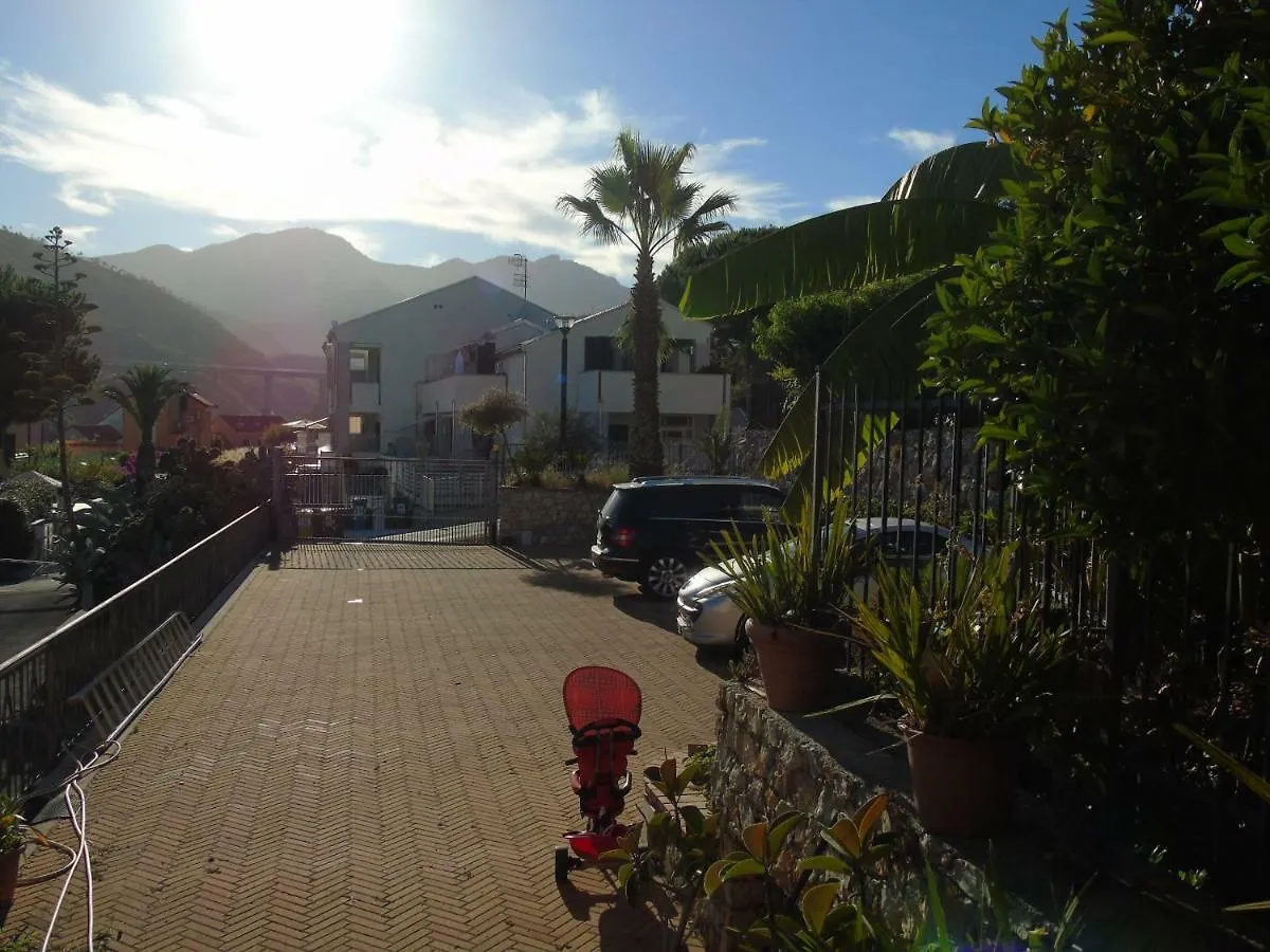 Apartment Aurora & Nicole Ideal Per Biker E Parcheggio Gratuito Pietra Ligure 0*,  Italy