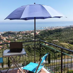 Tra Cielo E Mare Pietra Ligure